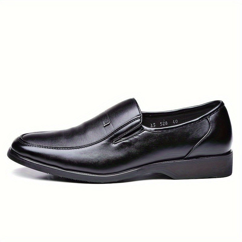 Fashionable casual men's shoes for office workers