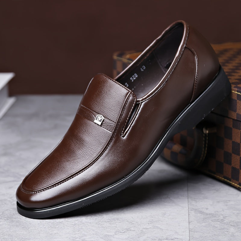 Fashionable casual men's shoes for office workers