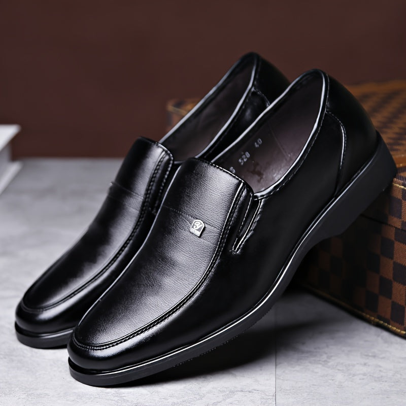 Fashionable casual men's shoes for office workers