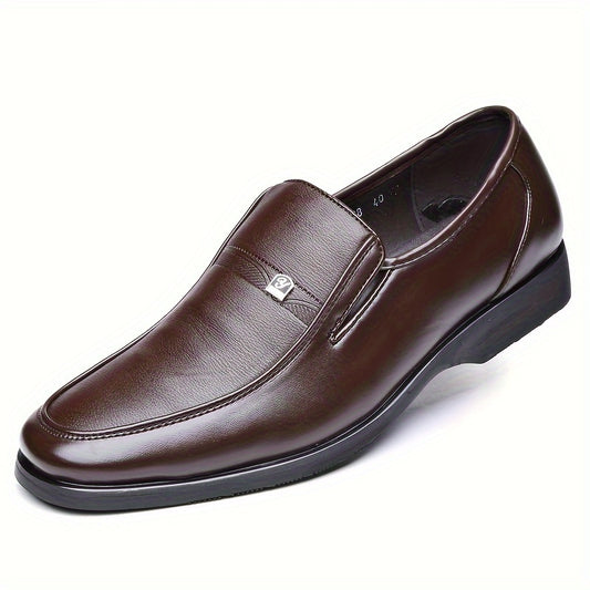 Fashionable casual men's shoes for office workers